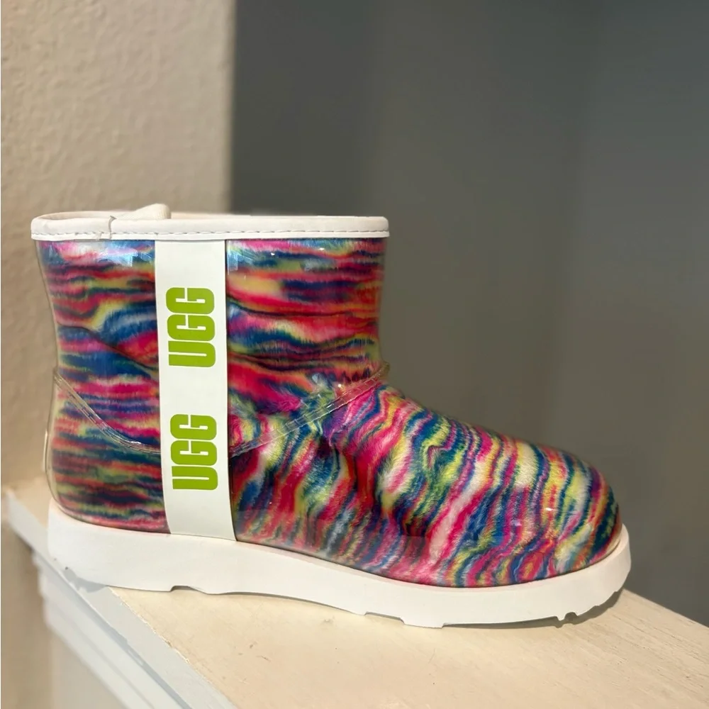 UGG Pixilate Mini Classic Boot Girl’s Sz 5 Multi-Color/Clear Rain Snow Boots